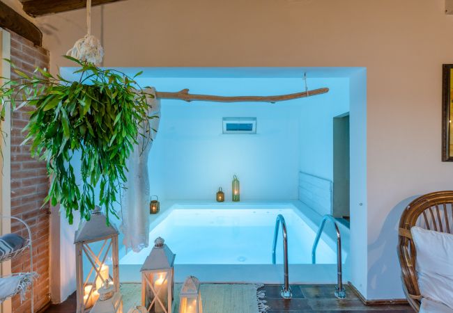 Villa in Capannori - Villa Lorena, a Family Vintage Home with Indoor Pool, Air Conditioning, Outdoor Pool, Fitness Room & Wifi Villa in Capannori - Villa Lorena, a Family Vintage Home with Indoor Pool, Air Conditioning, Outdoor Pool, Fitness Room & Wifi