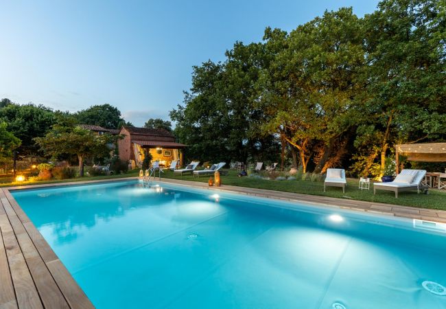 Villa in Capannori - Villa Lorena, a Family Vintage Home with Indoor Pool, Air Conditioning, Outdoor Pool, Fitness Room & Wifi Villa in Capannori - Villa Lorena, a Family Vintage Home with Indoor Pool, Air Conditioning, Outdoor Pool, Fitness Room & Wifi
