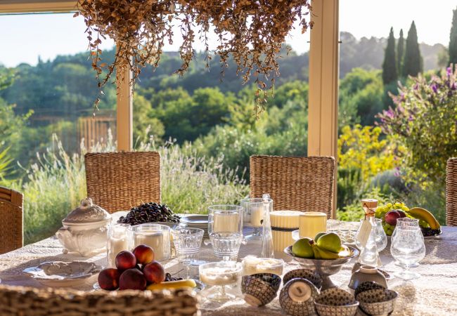 Villa in Capannori - Villa Lorena, a Family Vintage Home with Indoor Pool, Air Conditioning, Outdoor Pool, Fitness Room & Wifi Villa in Capannori - Villa Lorena, a Family Vintage Home with Indoor Pool, Air Conditioning, Outdoor Pool, Fitness Room & Wifi