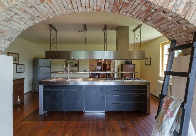 Villa in Capannori - Villa Lorena, a Family Vintage Home with Indoor Pool, Air Conditioning, Outdoor Pool, Fitness Room & Wifi Villa in Capannori - Villa Lorena, a Family Vintage Home with Indoor Pool, Air Conditioning, Outdoor Pool, Fitness Room & Wifi