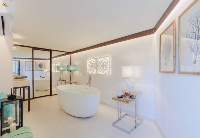 Villa in Ottiolu - VILLA LA BELLA, Luxury Seafront Villa with Panoramic Terrace in Porto Ottiolu, Sardinia Villa in Ottiolu - VILLA LA BELLA, Luxury Seafront Villa with Panoramic Terrace in Porto Ottiolu, Sardinia