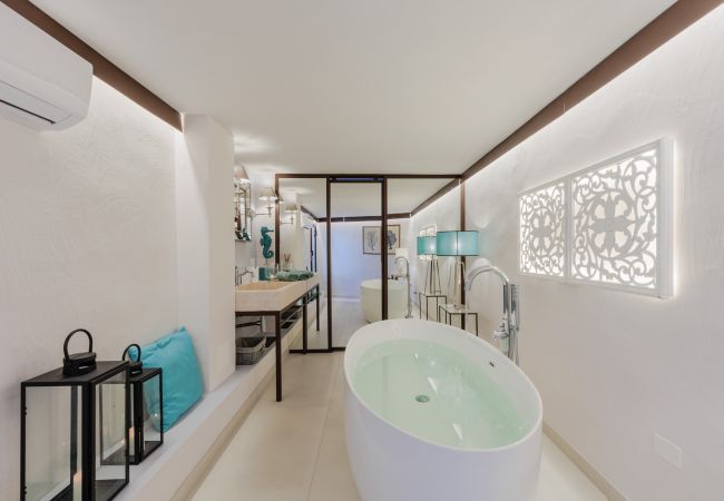 Villa in Ottiolu - VILLA LA BELLA, Luxury Seafront Villa with Panoramic Terrace in Porto Ottiolu, Sardinia Villa in Ottiolu - VILLA LA BELLA, Luxury Seafront Villa with Panoramic Terrace in Porto Ottiolu, Sardinia