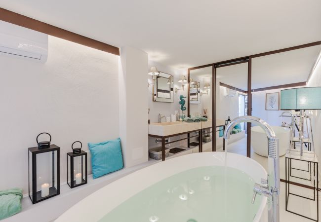 Villa in Ottiolu - VILLA LA BELLA, Luxury Seafront Villa with Panoramic Terrace in Porto Ottiolu, Sardinia Villa in Ottiolu - VILLA LA BELLA, Luxury Seafront Villa with Panoramic Terrace in Porto Ottiolu, Sardinia