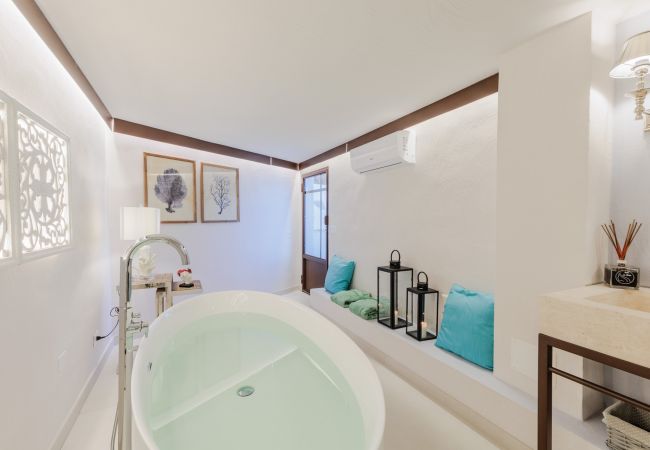 Villa in Ottiolu - VILLA LA BELLA, Luxury Seafront Villa with Panoramic Terrace in Porto Ottiolu, Sardinia Villa in Ottiolu - VILLA LA BELLA, Luxury Seafront Villa with Panoramic Terrace in Porto Ottiolu, Sardinia