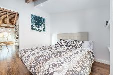 Ferienwohnung in Valencia - CENTER-2BR, 2BA-ATTIC-TERRACE,VIEW, WI-FI, A/C 