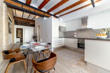 Ferienwohnung in Valencia - CENTER-Luxurious 1BR, 1BA-Terrace, WI-FI, A/C 