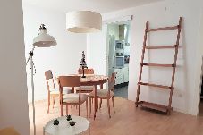 Ferienwohnung in Valencia - Lovely 2 Bedroom Wifi AC Flat by the Turia Gardens 