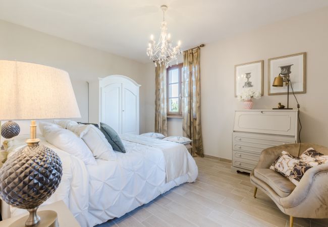 Villa in Lucca - Nonna Bianca, a Genuine Farmhouse in Sant'Alessio, Lucca Villa in Lucca - Nonna Bianca, a Genuine Farmhouse in Sant'Alessio, Lucca