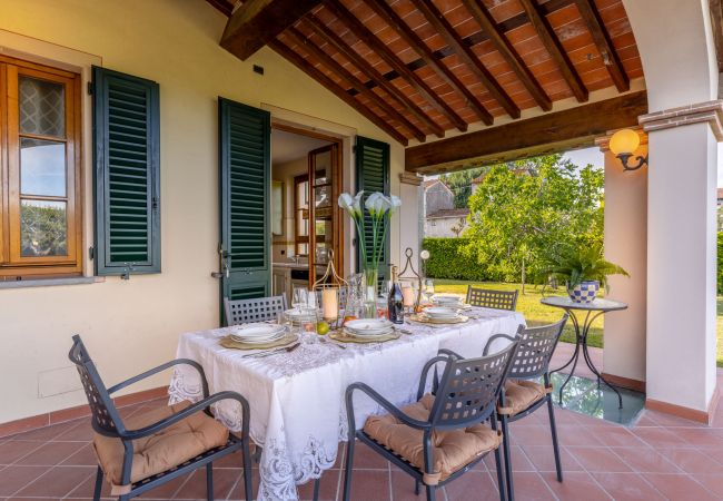 Villa in Lucca - Nonna Bianca, a Genuine Farmhouse in Sant'Alessio, Lucca Villa in Lucca - Nonna Bianca, a Genuine Farmhouse in Sant'Alessio, Lucca