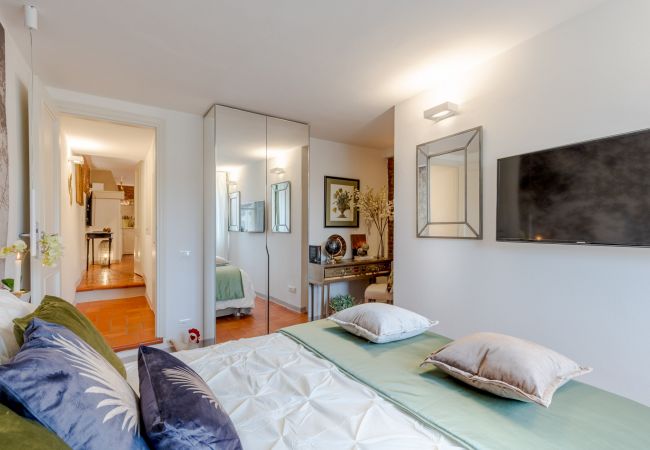 Ferienwohnung in Lucca - A Million Dollar's View: the Lucca Colosseum. Luxury 1 Bedroom, 1 Bathroom Apartment Ferienwohnung in Lucca - A Million Dollar's View: the Lucca Colosseum. Luxury 1 Bedroom, 1 Bathroom Apartment