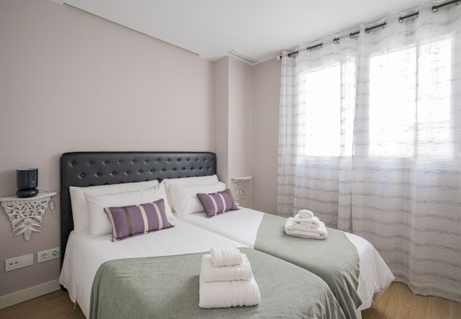 Ferienwohnung in Madrid - REAL PALACE MADRID 2HH, 2 BATHROOMS, 6 PAX Ferienwohnung in Madrid - REAL PALACE MADRID 2HH, 2 BATHROOMS, 6 PAX