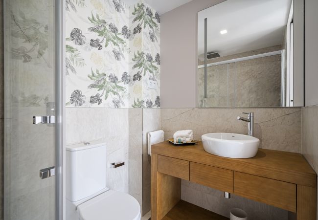 Ferienwohnung in Madrid - REAL PALACE MADRID 2HH, 2 BATHROOMS, 6 PAX Ferienwohnung in Madrid - REAL PALACE MADRID 2HH, 2 BATHROOMS, 6 PAX