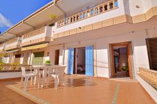 Große Terrasse, Haus mit Balkon