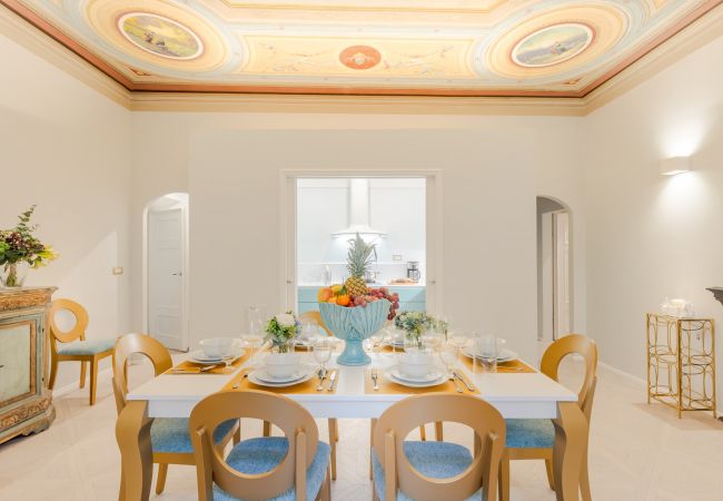 Ferienwohnung in Lucca - Luxury 3 Bedrooms Apartment with Elevator inside Lucca by the Main Square Piazza San Michele  Ferienwohnung in Lucca - Luxury 3 Bedrooms Apartment with Elevator inside Lucca by the Main Square Piazza San Michele