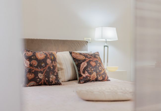 Ferienwohnung in Lucca - Luxury 3 Bedrooms Apartment with Elevator inside Lucca by the Main Square Piazza San Michele  Ferienwohnung in Lucca - Luxury 3 Bedrooms Apartment with Elevator inside Lucca by the Main Square Piazza San Michele