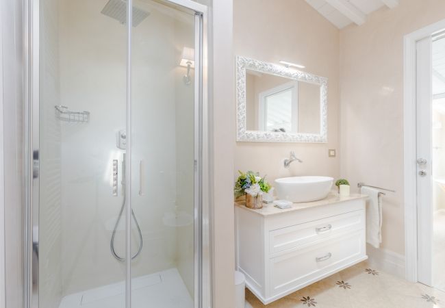 Ferienwohnung in Lucca - Grand 3 bedrooms Apartment with elevator inside the walls of Lucca Ferienwohnung in Lucca - Grand 3 bedrooms Apartment with elevator inside the walls of Lucca