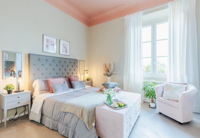 Ferienwohnung in Lucca - Casa Gina, a modern charming urban retreat with free parking by the train station and the Walls of Lucca Ferienwohnung in Lucca - Casa Gina, a modern charming urban retreat with free parking by the train station and the Walls of Lucca