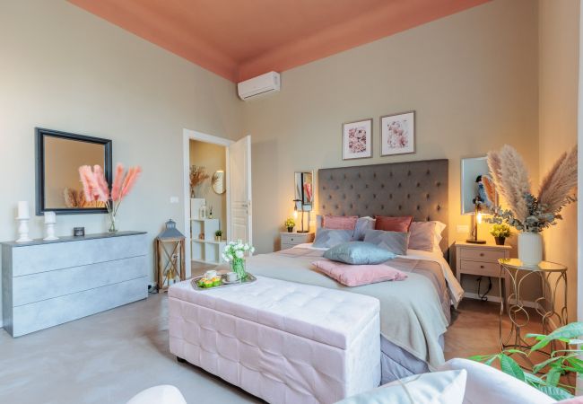 Ferienwohnung in Lucca - Casa Gina, a modern charming urban retreat with free parking by the train station and the Walls of Lucca Ferienwohnung in Lucca - Casa Gina, a modern charming urban retreat with free parking by the train station and the Walls of Lucca