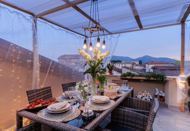 Ferienwohnung in Lucca - Casa Gina, a modern charming urban retreat with free parking by the train station and the Walls of Lucca Ferienwohnung in Lucca - Casa Gina, a modern charming urban retreat with free parking by the train station and the Walls of Lucca