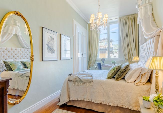 Ferienwohnung in Lucca - Luxury 3 bedrooms Apartment Amazing Views over the Amphiteatre Square inside the Walls of Lucca Ferienwohnung in Lucca - Luxury 3 bedrooms Apartment Amazing Views over the Amphiteatre Square inside the Walls of Lucca