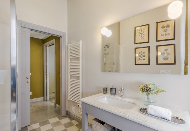 Ferienwohnung in Lucca - Contemporary 4 bedrooms 4 bathrooms Apartment Ferienwohnung in Lucca - Contemporary 4 bedrooms 4 bathrooms Apartment