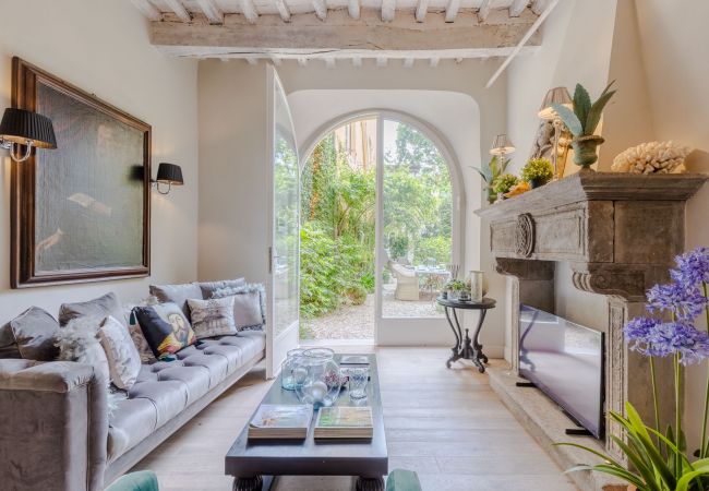  in Lucca - Luxury Apartment with Private Garden inside Lucca