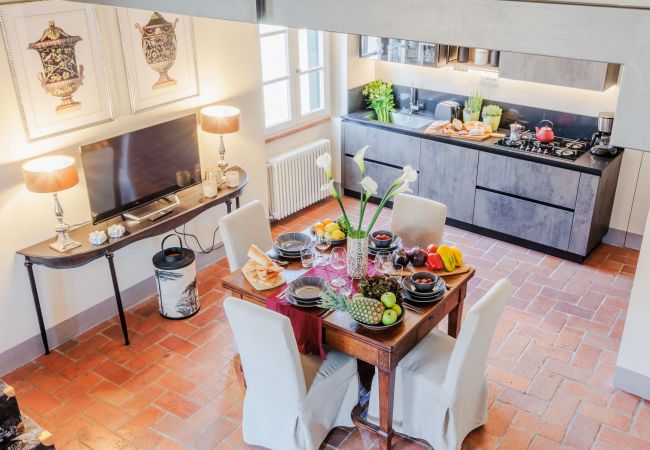 Ferienwohnung in Lucca - Casa Lucky, Romantic Modern 3 bedrooms Penthouse inside the Walls of Lucca Ferienwohnung in Lucca - Casa Lucky, Romantic Modern 3 bedrooms Penthouse inside the Walls of Lucca