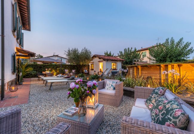 Villa in Monte San quirico - Villa Cesare, a Convenient 4 bedroom Villa with Pool close to Lucca Town Villa in Monte San quirico - Villa Cesare, a Convenient 4 bedroom Villa with Pool close to Lucca Town