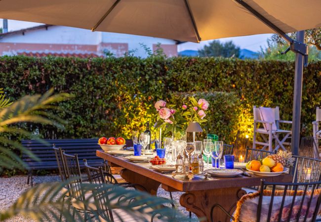 Villa in Monte San quirico - Villa Cesare, a Convenient 4 bedroom Villa with Pool close to Lucca Town Villa in Monte San quirico - Villa Cesare, a Convenient 4 bedroom Villa with Pool close to Lucca Town