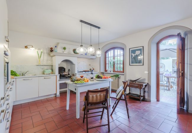 Villa in Monte San quirico - Villa Cesare, a Convenient 4 bedroom Villa with Pool close to Lucca Town Villa in Monte San quirico - Villa Cesare, a Convenient 4 bedroom Villa with Pool close to Lucca Town
