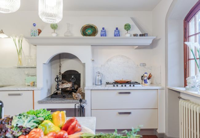 Villa in Monte San quirico - Villa Cesare, a Convenient 4 bedroom Villa with Pool close to Lucca Town Villa in Monte San quirico - Villa Cesare, a Convenient 4 bedroom Villa with Pool close to Lucca Town