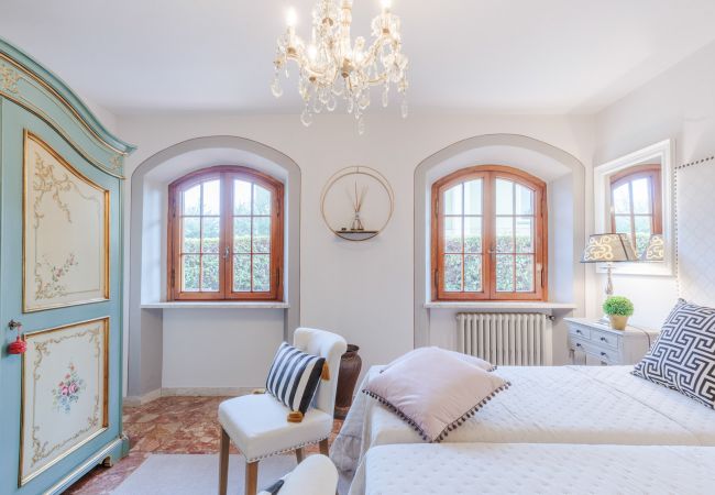 Villa in Monte San quirico - Villa Cesare, a Convenient 4 bedroom Villa with Pool close to Lucca Town Villa in Monte San quirico - Villa Cesare, a Convenient 4 bedroom Villa with Pool close to Lucca Town