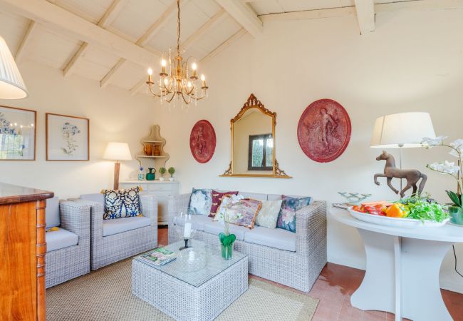 Villa in Monte San quirico - Villa Cesare, a Convenient 4 bedroom Villa with Pool close to Lucca Town Villa in Monte San quirico - Villa Cesare, a Convenient 4 bedroom Villa with Pool close to Lucca Town