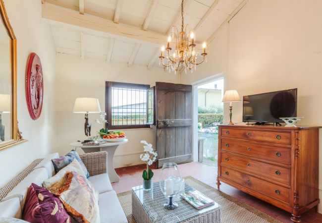 Villa in Monte San quirico - Villa Cesare, a Convenient 4 bedroom Villa with Pool close to Lucca Town Villa in Monte San quirico - Villa Cesare, a Convenient 4 bedroom Villa with Pool close to Lucca Town