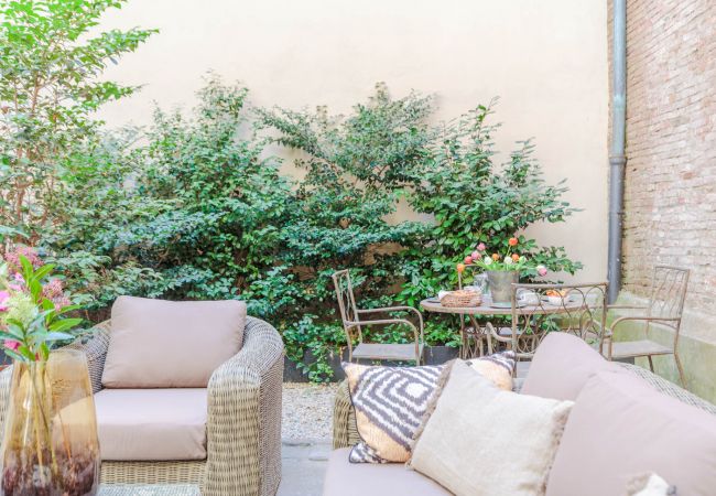 Ferienwohnung in Lucca - Vissi D'Arte, a Luxury Ground Floor Apartment with Private Garden inside the Walls of Lucca Ferienwohnung in Lucca - Vissi D'Arte, a Luxury Ground Floor Apartment with Private Garden inside the Walls of Lucca