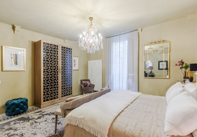 Ferienwohnung in Lucca - Vissi D'Arte, a Luxury Ground Floor Apartment with Private Garden inside the Walls of Lucca Ferienwohnung in Lucca - Vissi D'Arte, a Luxury Ground Floor Apartment with Private Garden inside the Walls of Lucca