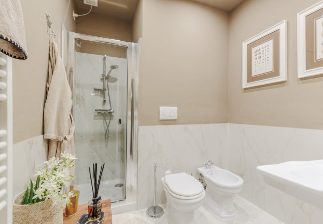 Ferienwohnung in Lucca - Vissi D'Arte, a Luxury Ground Floor Apartment with Private Garden inside the Walls of Lucca Ferienwohnung in Lucca - Vissi D'Arte, a Luxury Ground Floor Apartment with Private Garden inside the Walls of Lucca