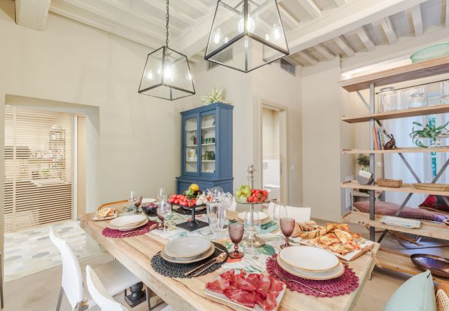 Ferienwohnung in Lucca - Vissi D'Arte, a Luxury Ground Floor Apartment with Private Garden inside the Walls of Lucca Ferienwohnung in Lucca - Vissi D'Arte, a Luxury Ground Floor Apartment with Private Garden inside the Walls of Lucca