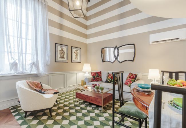  in Lucca - Casa Edgar, elegant and classy first floor apartment inside the walls of Lucca