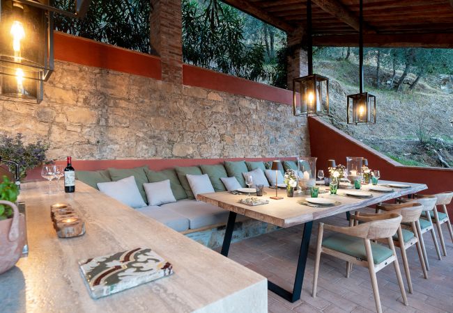 Villa in Lucca - Tramonto Farmhouse, a Luxury Retreat and a Contemporary Story of Tradition Villa in Lucca - Tramonto Farmhouse, a Luxury Retreat and a Contemporary Story of Tradition