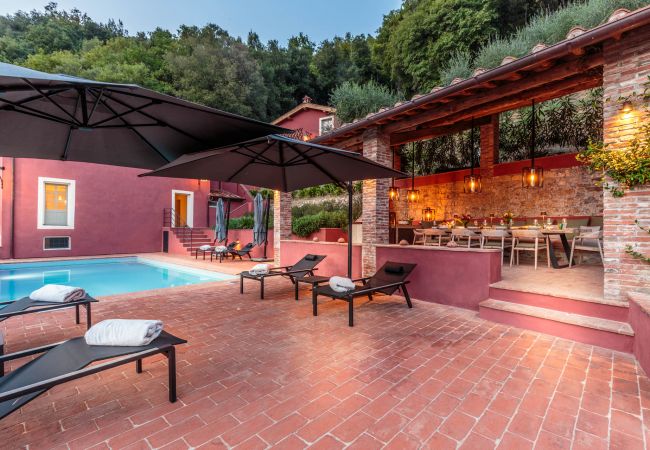 Villa in Lucca - Tramonto Farmhouse, a Luxury Retreat and a Contemporary Story of Tradition Villa in Lucca - Tramonto Farmhouse, a Luxury Retreat and a Contemporary Story of Tradition