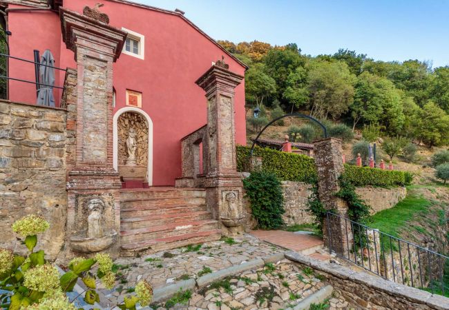 Villa in Lucca - Tramonto Farmhouse, a Luxury Retreat and a Contemporary Story of Tradition Villa in Lucca - Tramonto Farmhouse, a Luxury Retreat and a Contemporary Story of Tradition