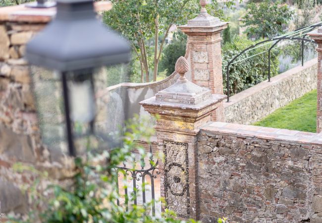 Villa in Lucca - Tramonto Farmhouse, a Luxury Retreat and a Contemporary Story of Tradition Villa in Lucca - Tramonto Farmhouse, a Luxury Retreat and a Contemporary Story of Tradition