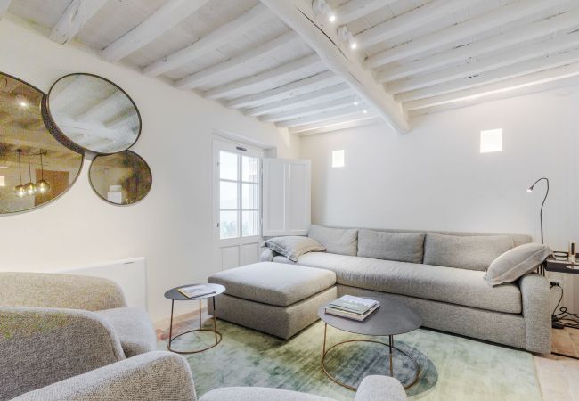 Villa in Lucca - Tramonto Farmhouse, a Luxury Retreat and a Contemporary Story of Tradition Villa in Lucca - Tramonto Farmhouse, a Luxury Retreat and a Contemporary Story of Tradition