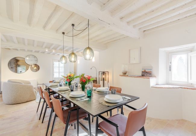 Villa in Lucca - Tramonto Farmhouse, a Luxury Retreat and a Contemporary Story of Tradition Villa in Lucca - Tramonto Farmhouse, a Luxury Retreat and a Contemporary Story of Tradition