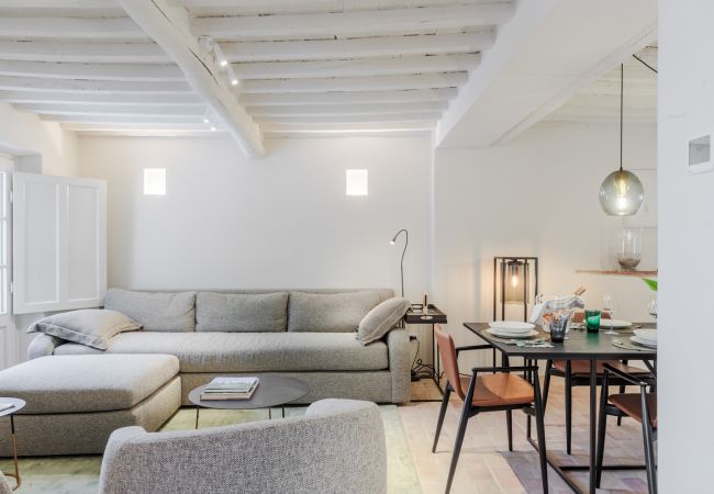 Villa in Lucca - Tramonto Farmhouse, a Luxury Retreat and a Contemporary Story of Tradition Villa in Lucca - Tramonto Farmhouse, a Luxury Retreat and a Contemporary Story of Tradition