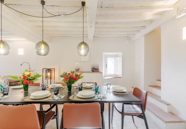 Villa in Lucca - Tramonto Farmhouse, a Luxury Retreat and a Contemporary Story of Tradition Villa in Lucca - Tramonto Farmhouse, a Luxury Retreat and a Contemporary Story of Tradition