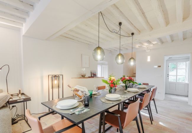Villa in Lucca - Tramonto Farmhouse, a Luxury Retreat and a Contemporary Story of Tradition Villa in Lucca - Tramonto Farmhouse, a Luxury Retreat and a Contemporary Story of Tradition