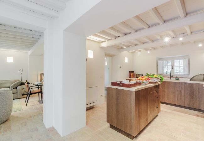 Villa in Lucca - Tramonto Farmhouse, a Luxury Retreat and a Contemporary Story of Tradition Villa in Lucca - Tramonto Farmhouse, a Luxury Retreat and a Contemporary Story of Tradition