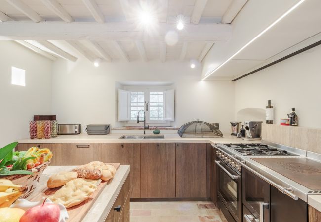 Villa in Lucca - Tramonto Farmhouse, a Luxury Retreat and a Contemporary Story of Tradition Villa in Lucca - Tramonto Farmhouse, a Luxury Retreat and a Contemporary Story of Tradition